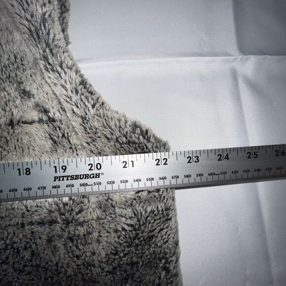 Quilted Black Vest with Faux Fur Lining Medium Pockets (Possibly Reversible) - Picture 7 of 9